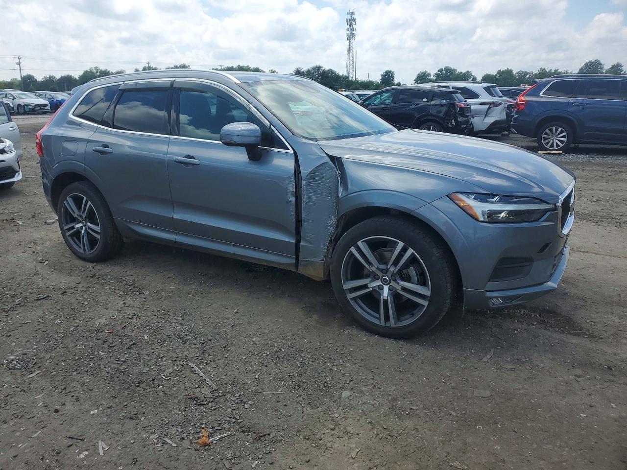 2021 VOLVO XC60 Momentum