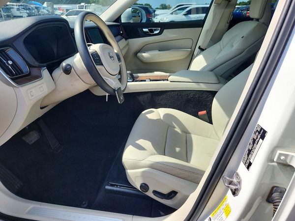 2022 VOLVO XC60 Momentum (excl S60)