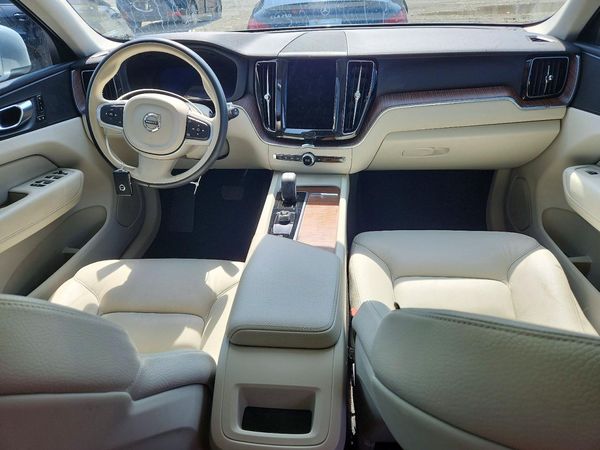 2022 VOLVO XC60 Momentum (excl S60)