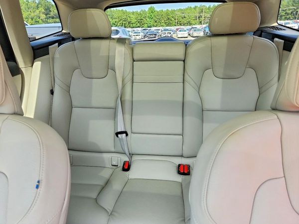 2022 VOLVO XC60 Momentum (excl S60)