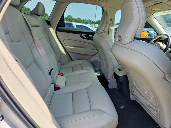 2022 VOLVO XC60 Momentum (excl S60)