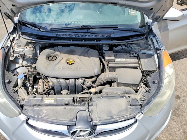 2013 HYUNDAI ELANTRA — Engine bay