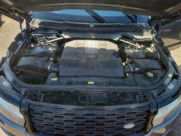 2016 LAND ROVER RANGEROVER Supercharged — Engine bay