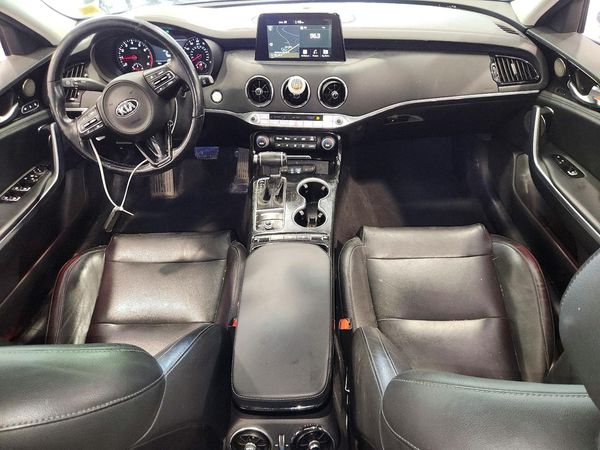2018 KIA STINGER Premium