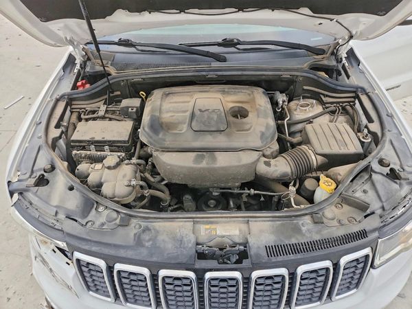 2020 JEEP GRAND CHEROKEE LAREDO 4X2
