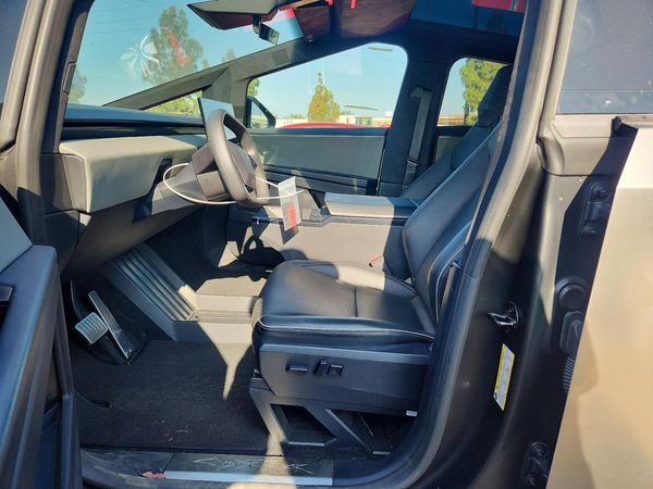 2024 TESLA CYBERTRUCK
