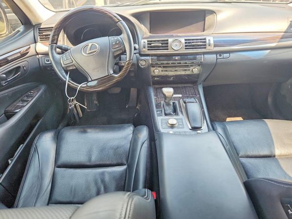 2015 LEXUS LS 460