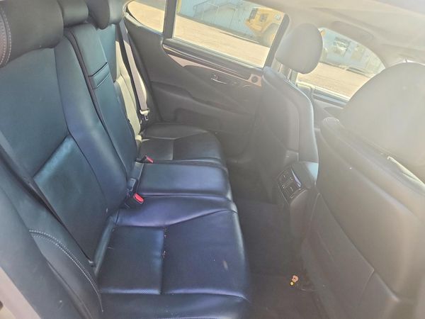 2015 LEXUS LS 460