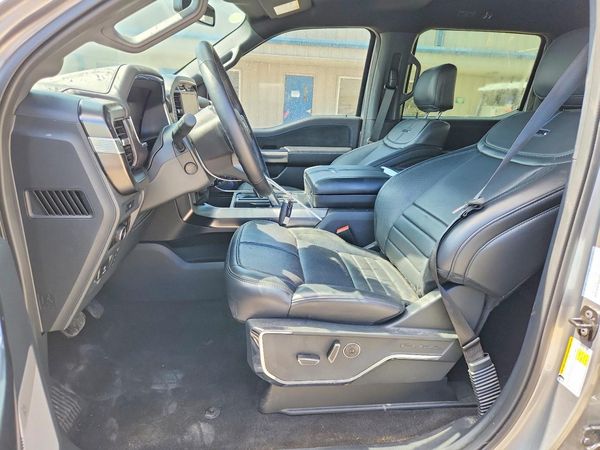 2025 FORD F150 Platinum