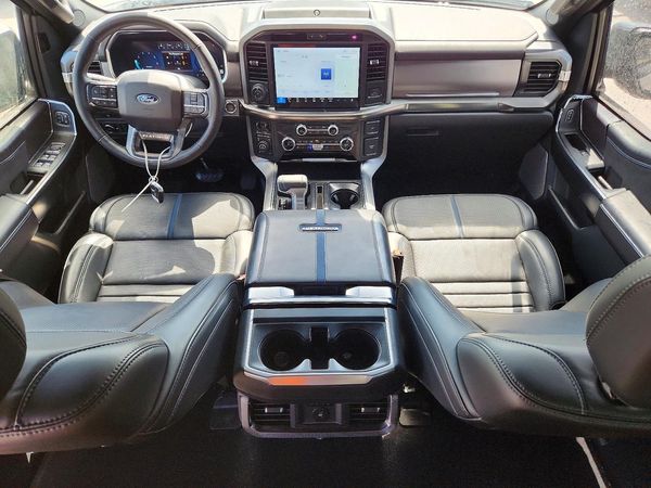 2025 FORD F150 Platinum
