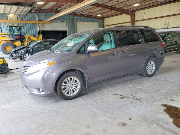 2017 TOYOTA SIENNA
