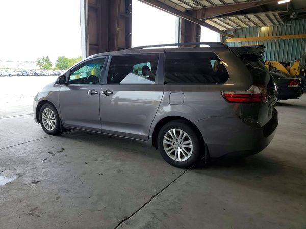 2017 TOYOTA SIENNA