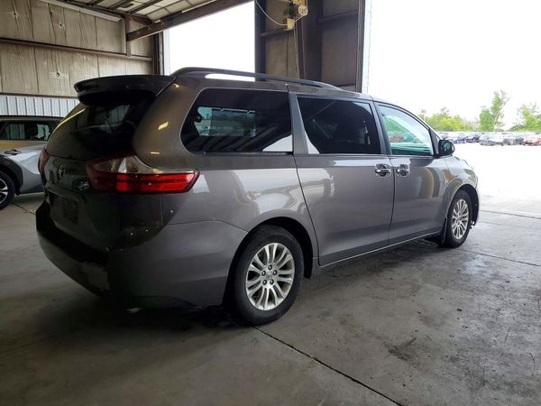 2017 TOYOTA SIENNA