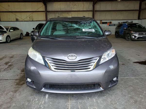 2017 TOYOTA SIENNA
