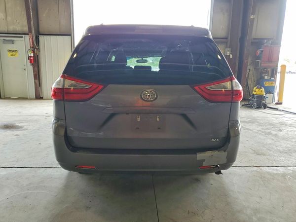 2017 TOYOTA SIENNA