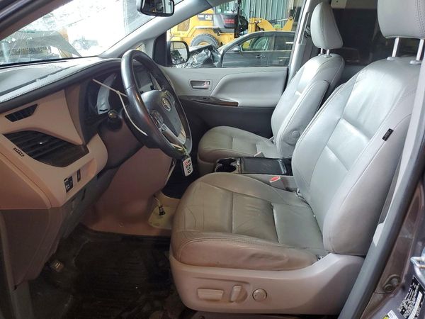 2017 TOYOTA SIENNA