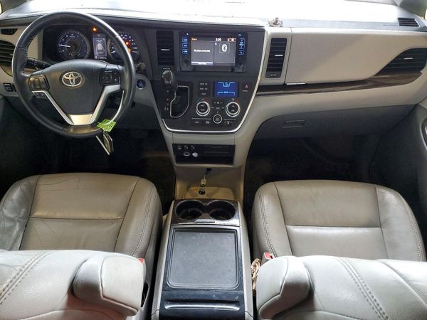 2017 TOYOTA SIENNA
