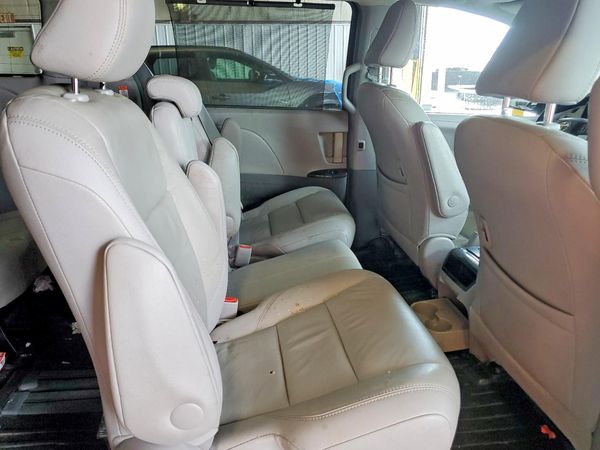 2017 TOYOTA SIENNA