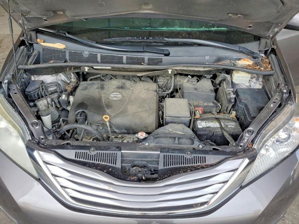 2017 TOYOTA SIENNA