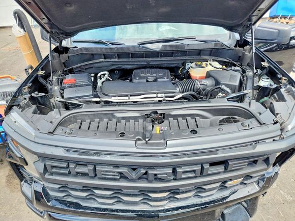 2022 CHEVROLET SILVERADO Custom — Engine bay