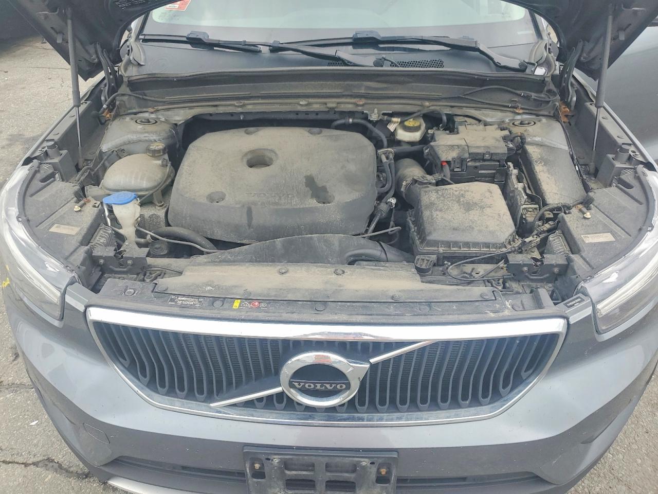 2019 VOLVO XC40 Momentum