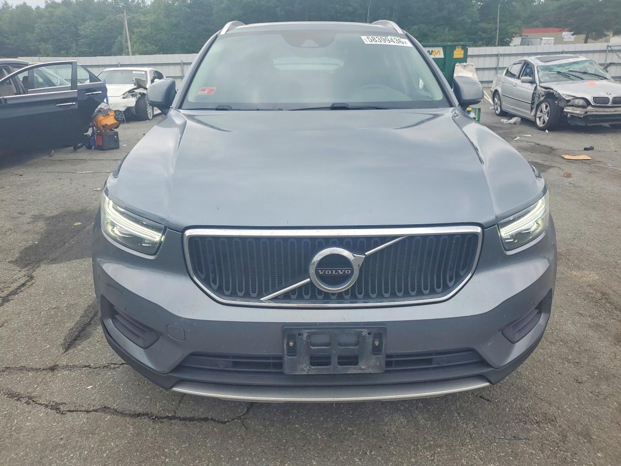 2019 VOLVO XC40 Momentum