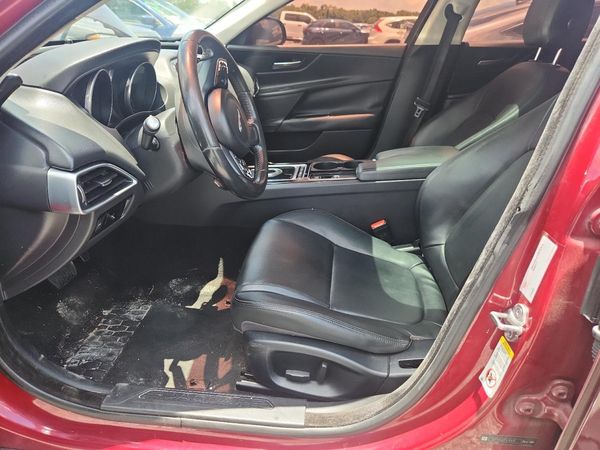 2017 JAGUAR XE — DENT