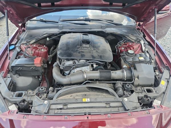 2017 JAGUAR XE — Engine bay
