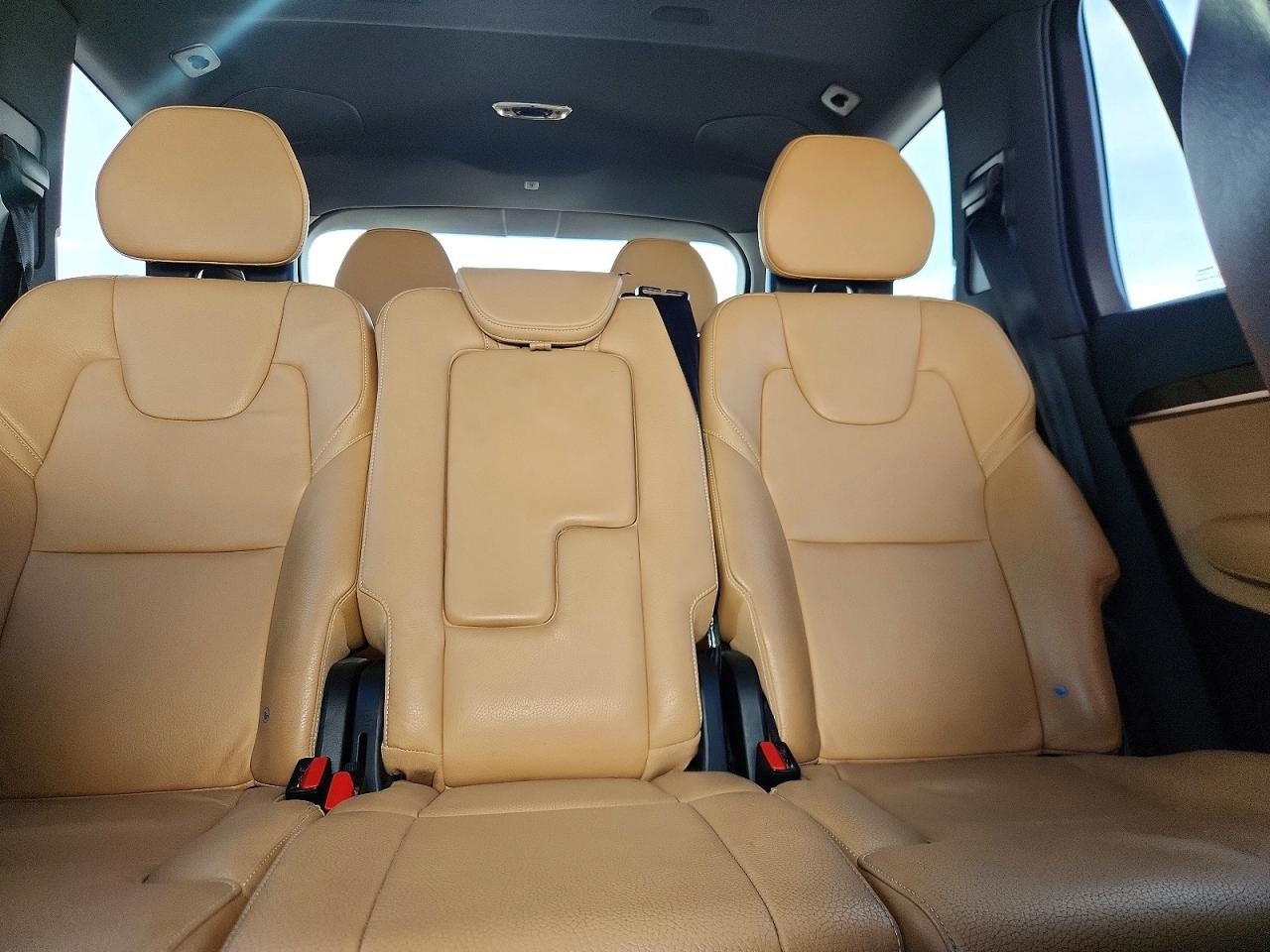 2018 VOLVO XC90 Momentum