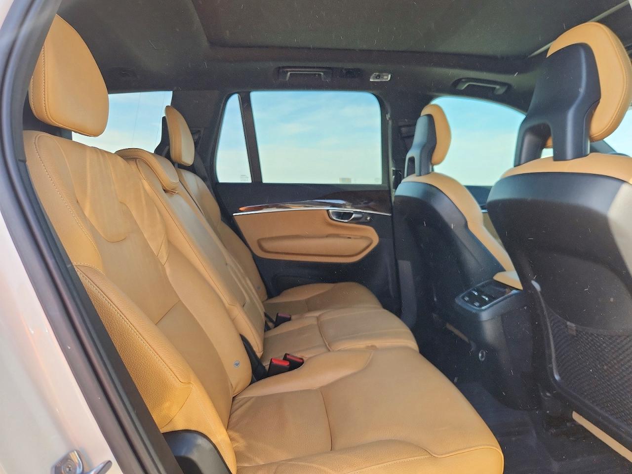 2018 VOLVO XC90 Momentum