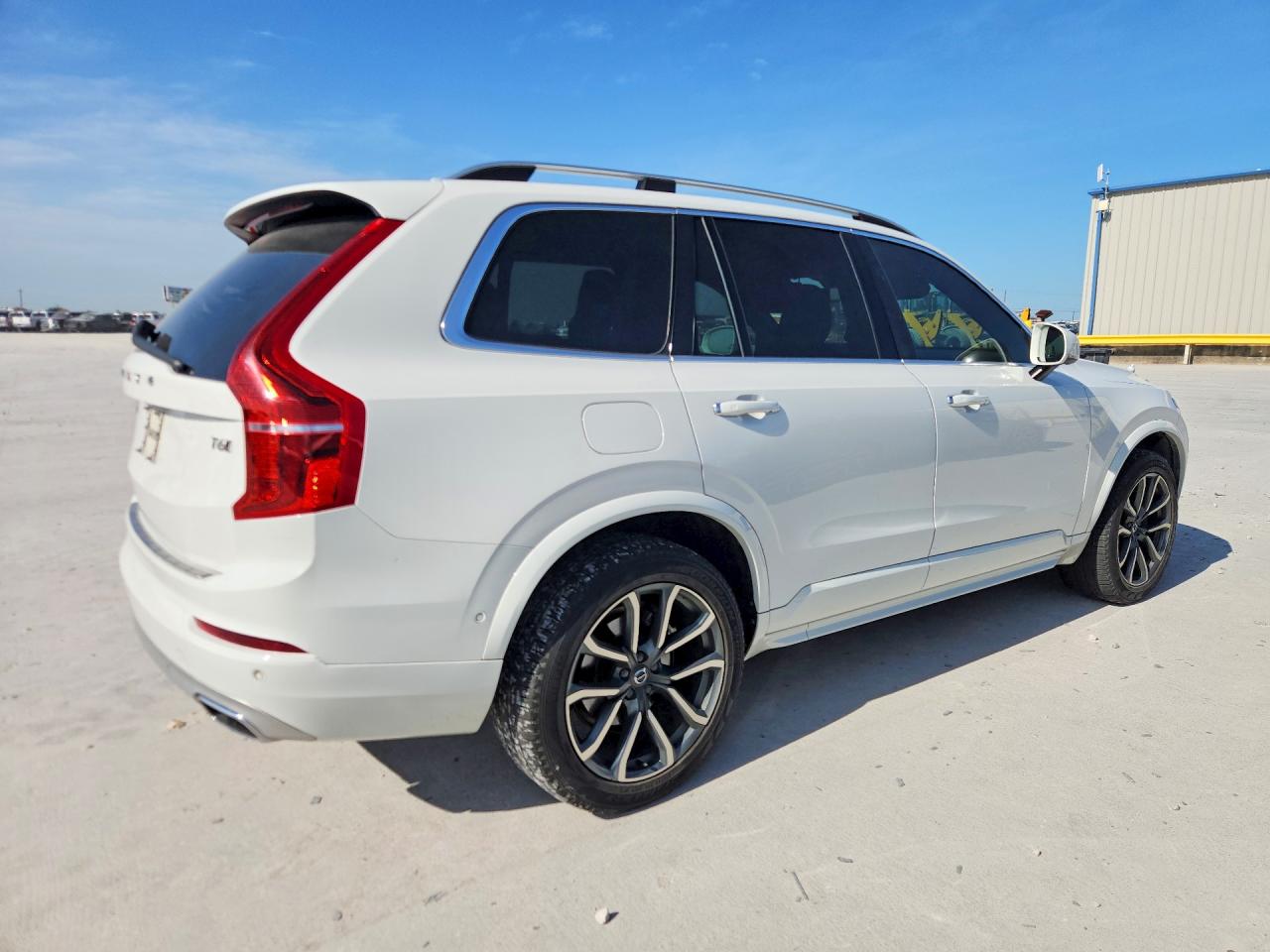 2018 VOLVO XC90 Momentum