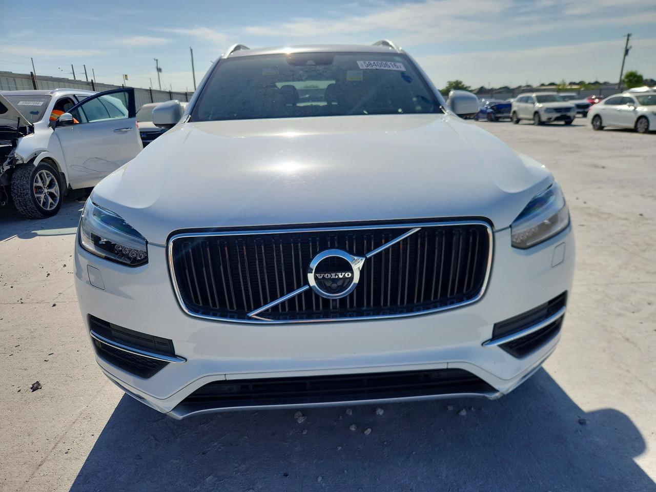2018 VOLVO XC90 Momentum
