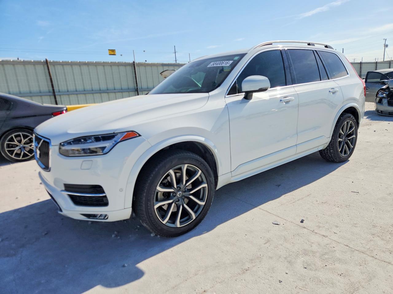 2018 VOLVO XC90 Momentum
