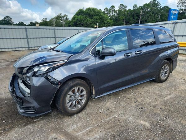 2025 TOYOTA SIENNA