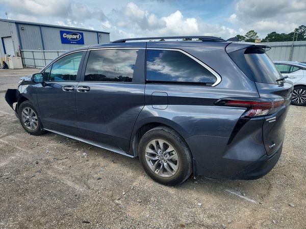 2025 TOYOTA SIENNA