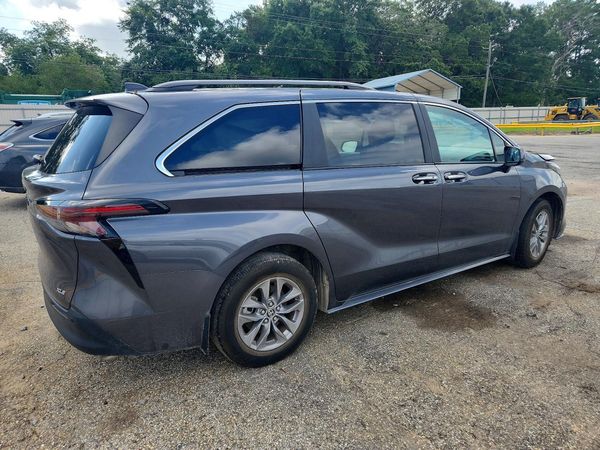 2025 TOYOTA SIENNA