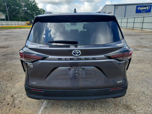 2025 TOYOTA SIENNA