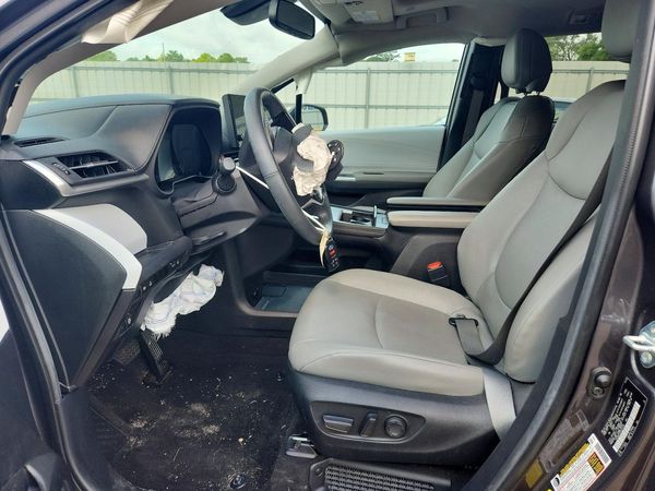 2025 TOYOTA SIENNA