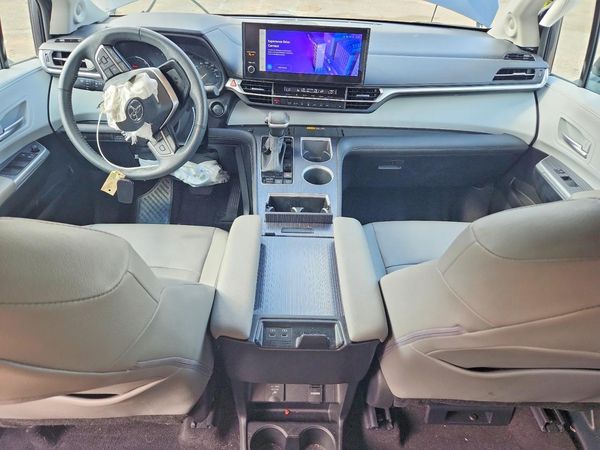 2025 TOYOTA SIENNA