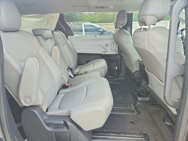 2025 TOYOTA SIENNA