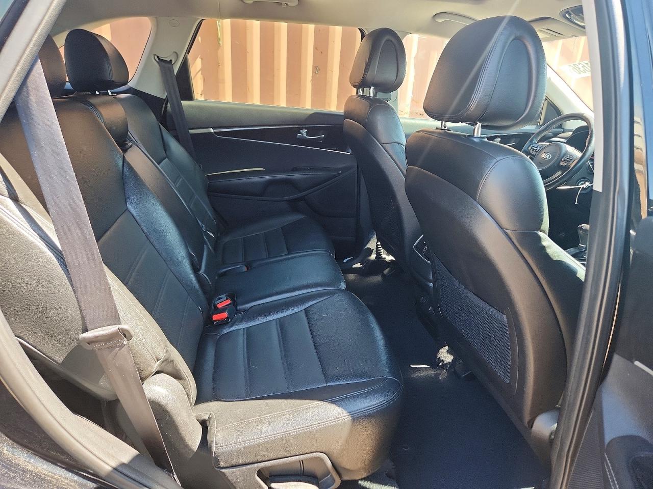 2016 KIA SORENTO L / LX