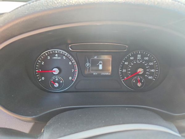 2016 KIA SORENTO L / LX