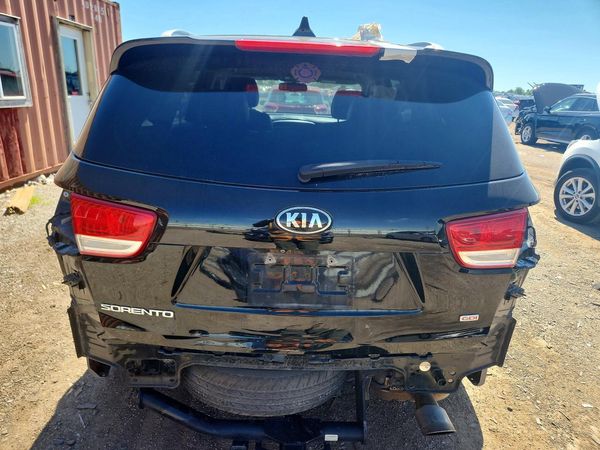 2016 KIA SORENTO L / LX