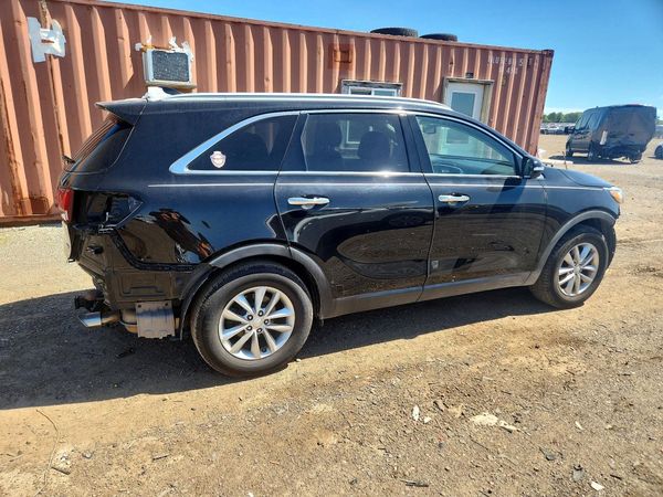 2016 KIA SORENTO L / LX