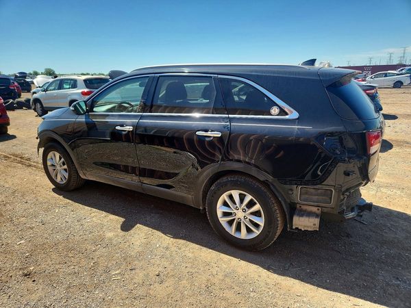 2016 KIA SORENTO L / LX