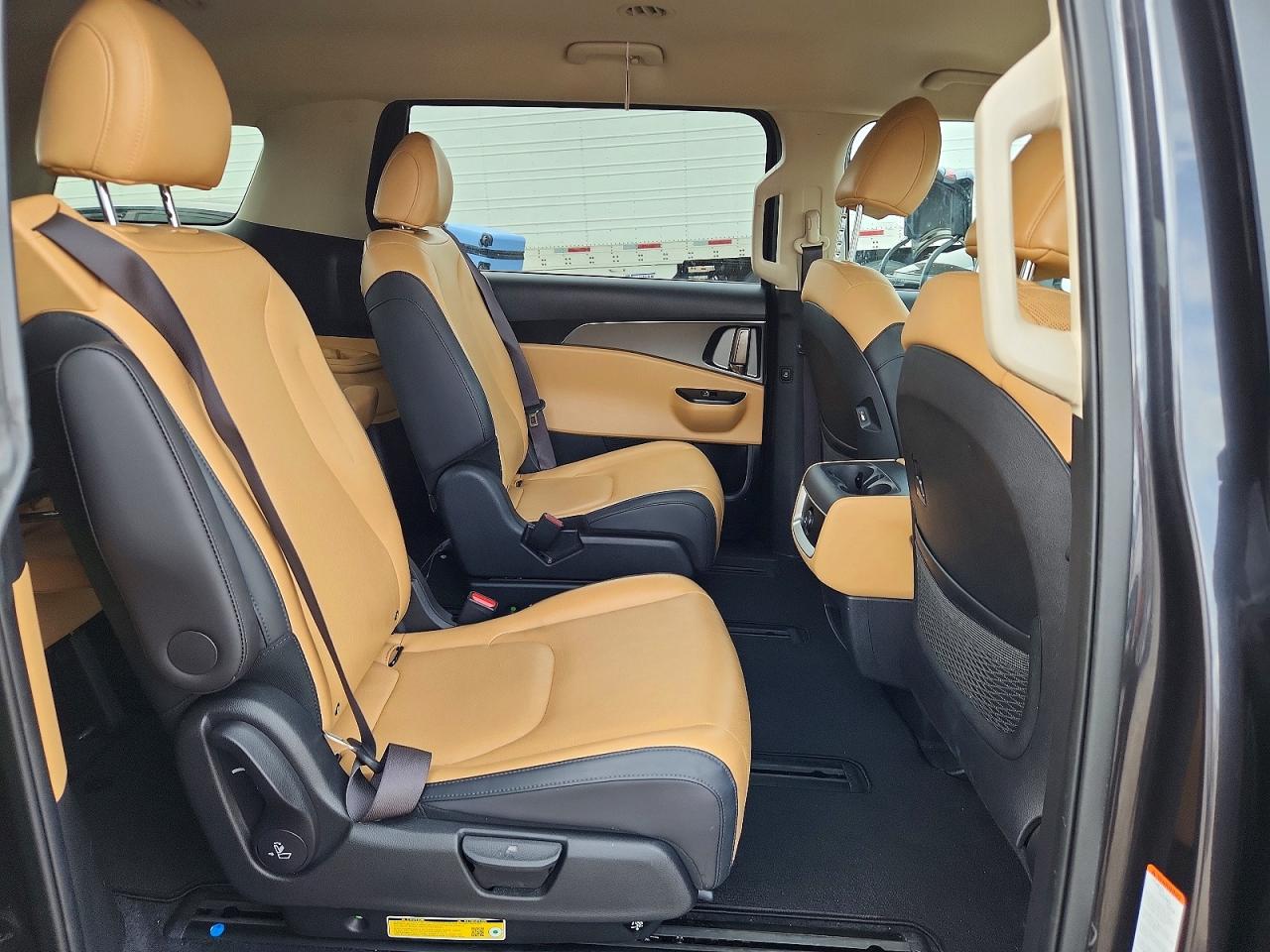 2024 KIA CARNIVAL LX, LX Seat Package