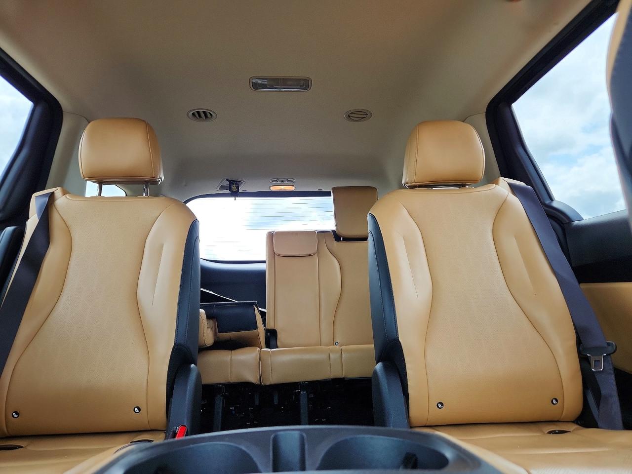 2024 KIA CARNIVAL LX, LX Seat Package
