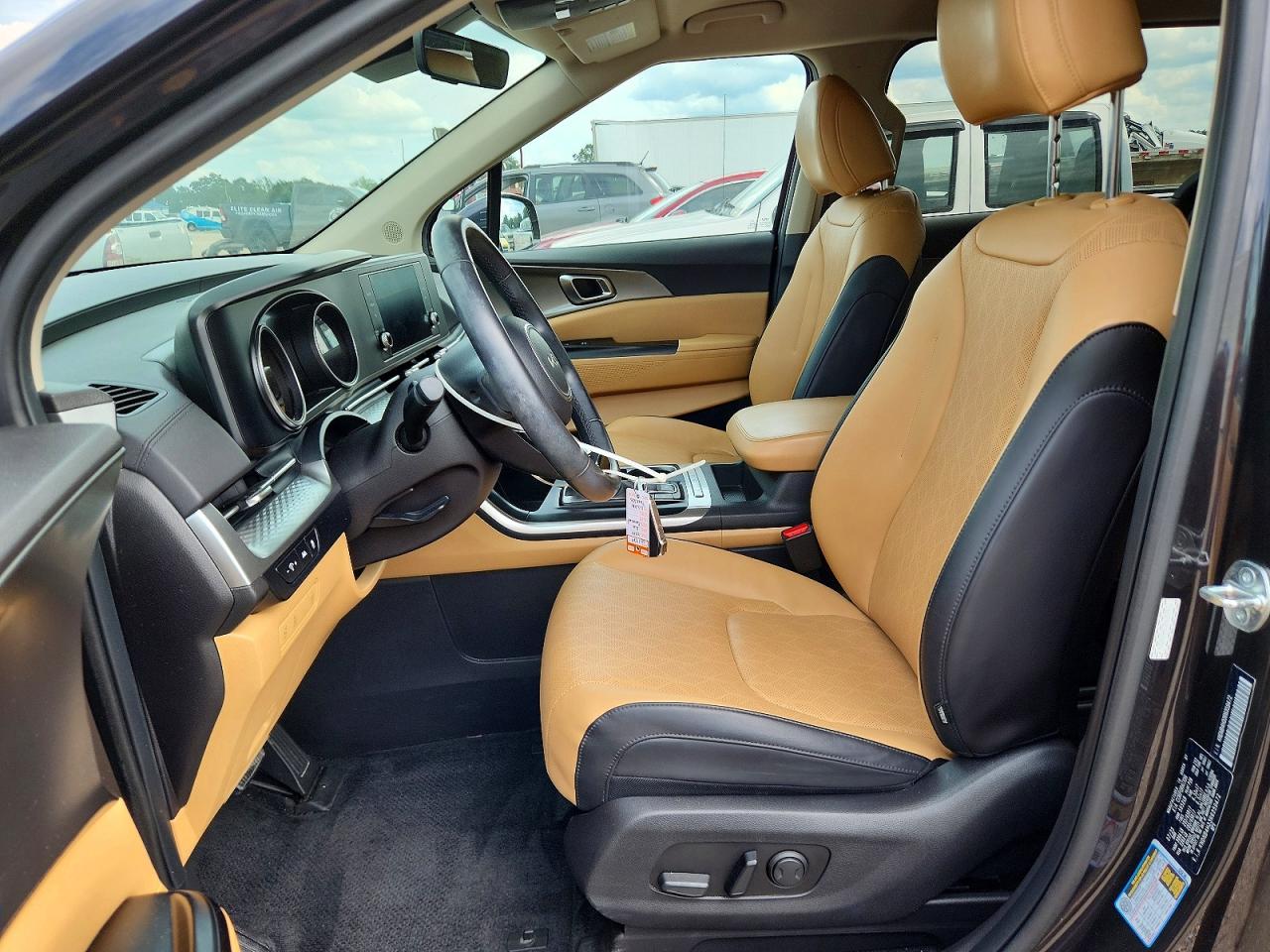 2024 KIA CARNIVAL LX, LX Seat Package