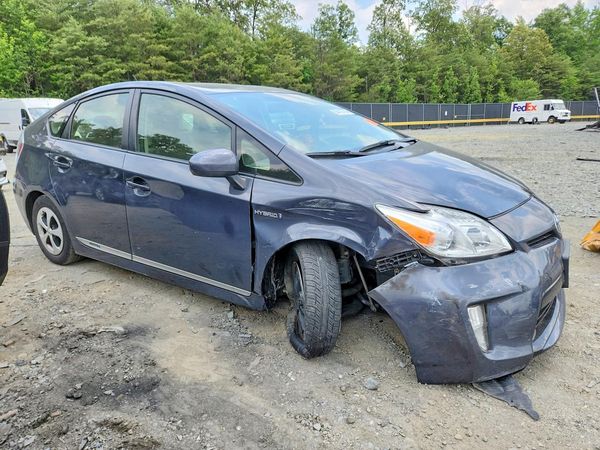 2015 TOYOTA PRIUS