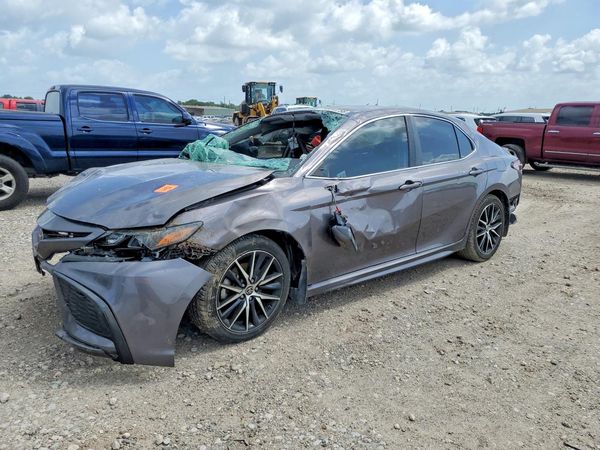 2022 TOYOTA CAMRY SE — Front 3/4
